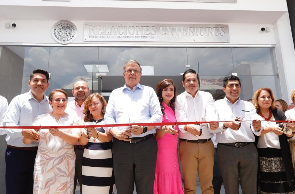 César Prieto y Marcelo Ebrard inauguran en Salamanca oficinas de Relaciones Exteriores.