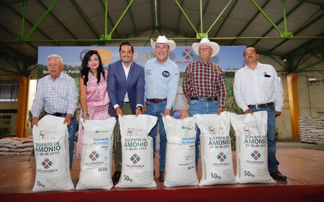 César Prieto y SDAyR entregan fertilizante a productores salmantinos