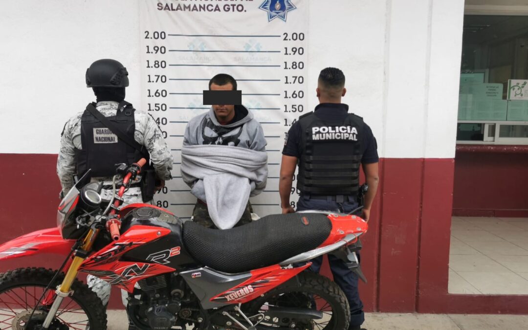 Detiene Policía de Salamanca a dos masculinos por presunto robo