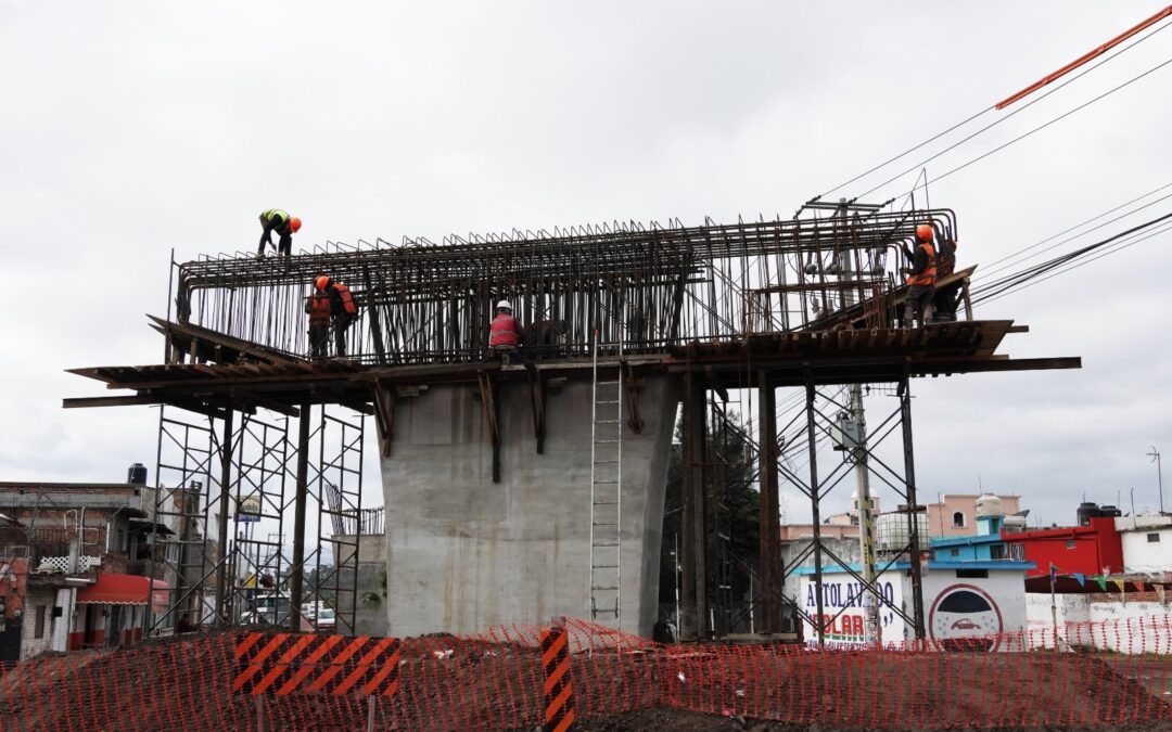 Avanza construcción de puente en Héroes de Cananea
