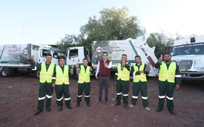 El Presidente César Prieto entrega nuevos camiones recolectores de basura